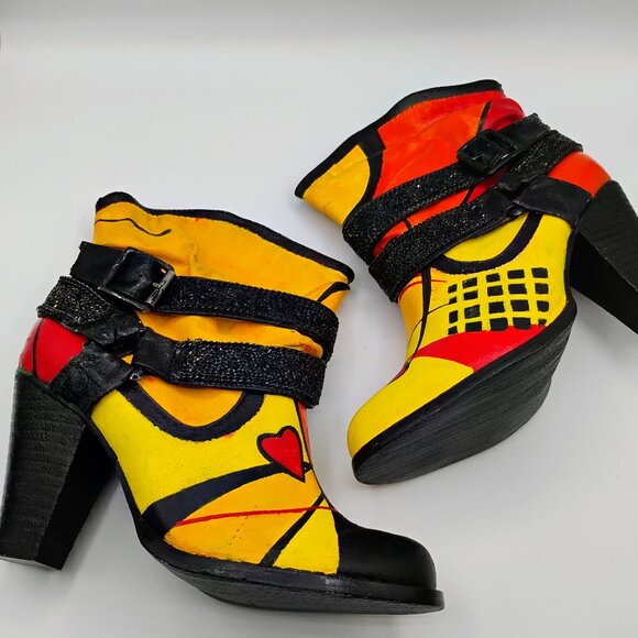 Size 8 hand painted boots - new condition - Picture 1 of 6